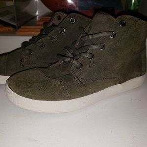New w/o tags Toms suede sneakers